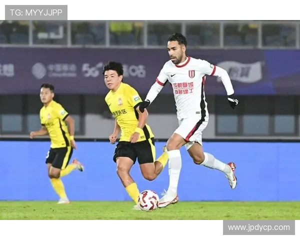 德尔加多关键失误送礼戴维森闪击破门西海岸半场一球领先成都